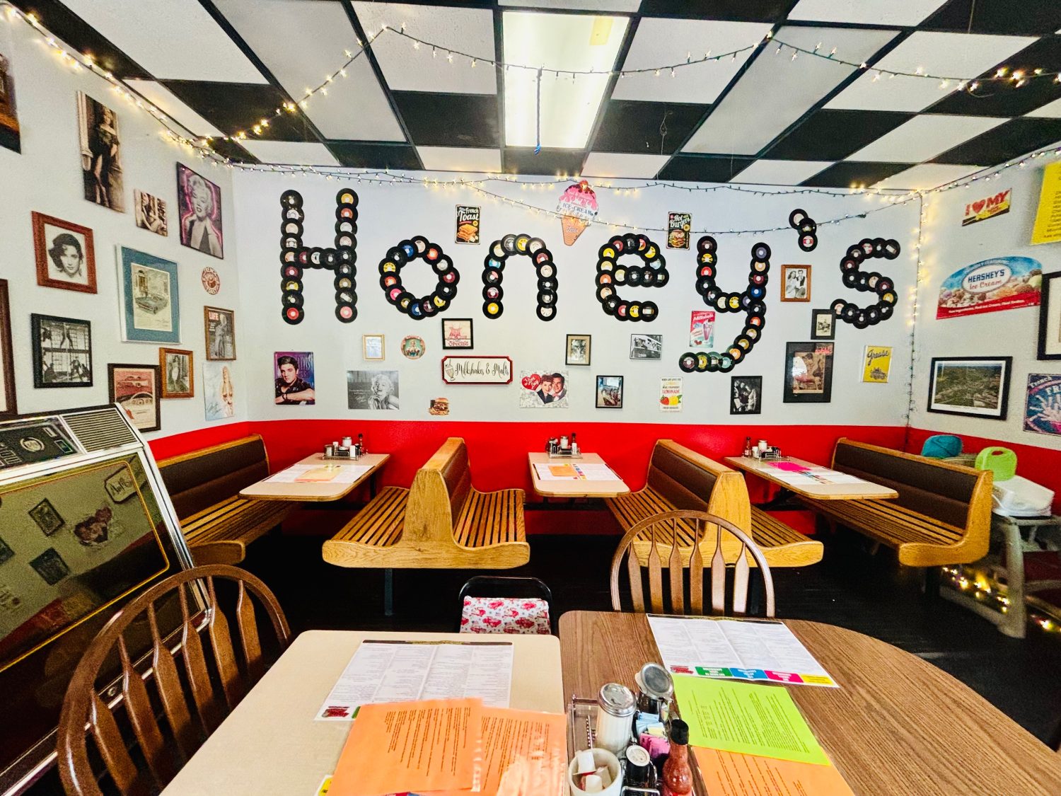 Honey's Cafe and Ice Cream Shop in Deposit, NY
